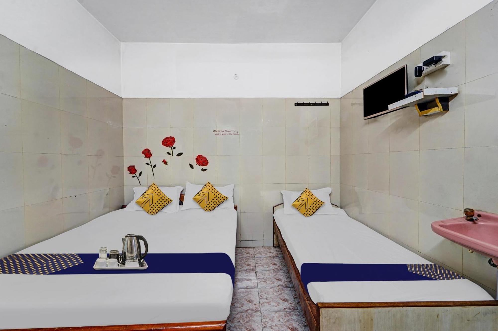 Spot On New Golden Star Guest House Near Thirumangalam Metro Station Ченнаї Екстер'єр фото